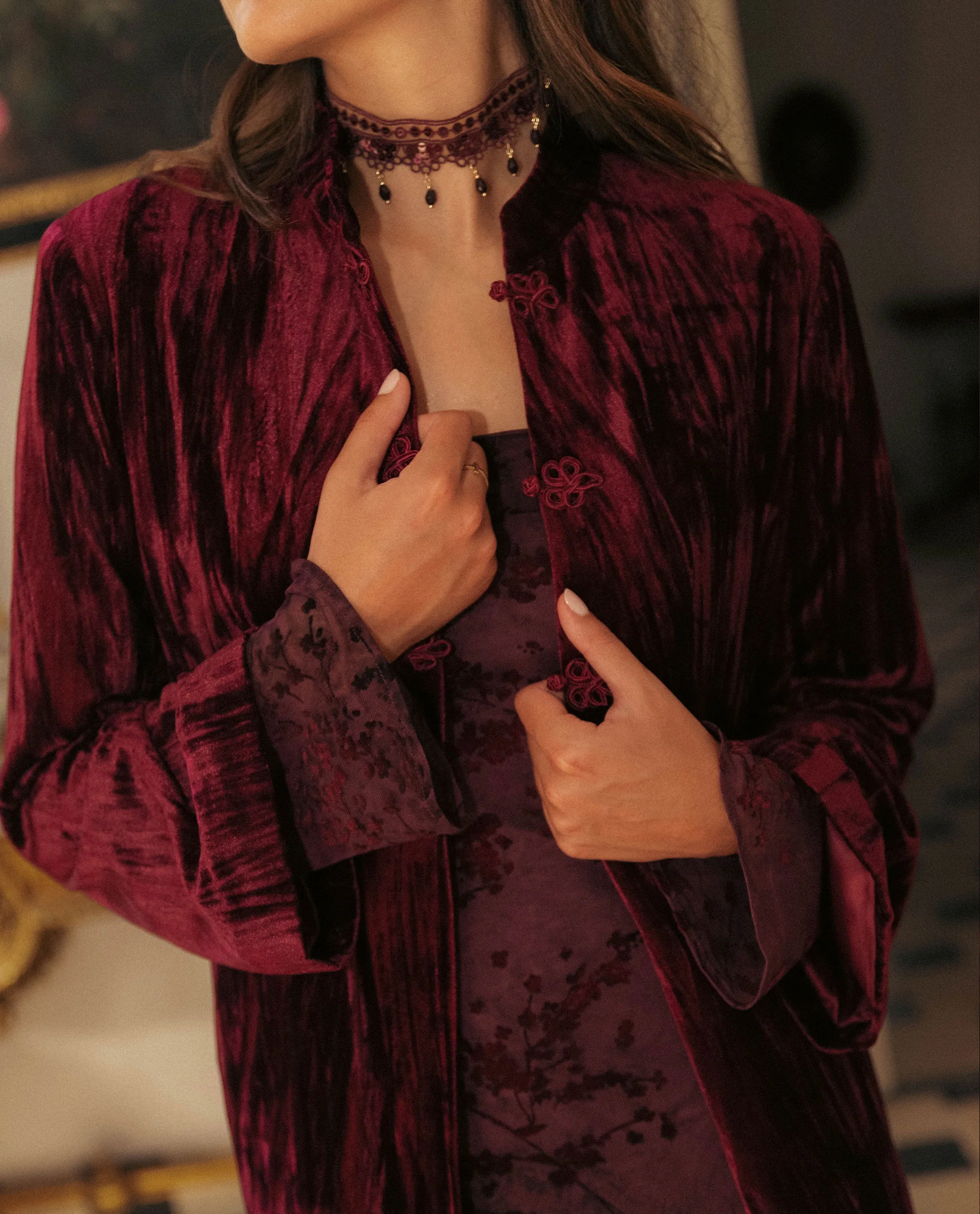 CHOKER BY YOUR SIDE · BURDEOS - Image 3