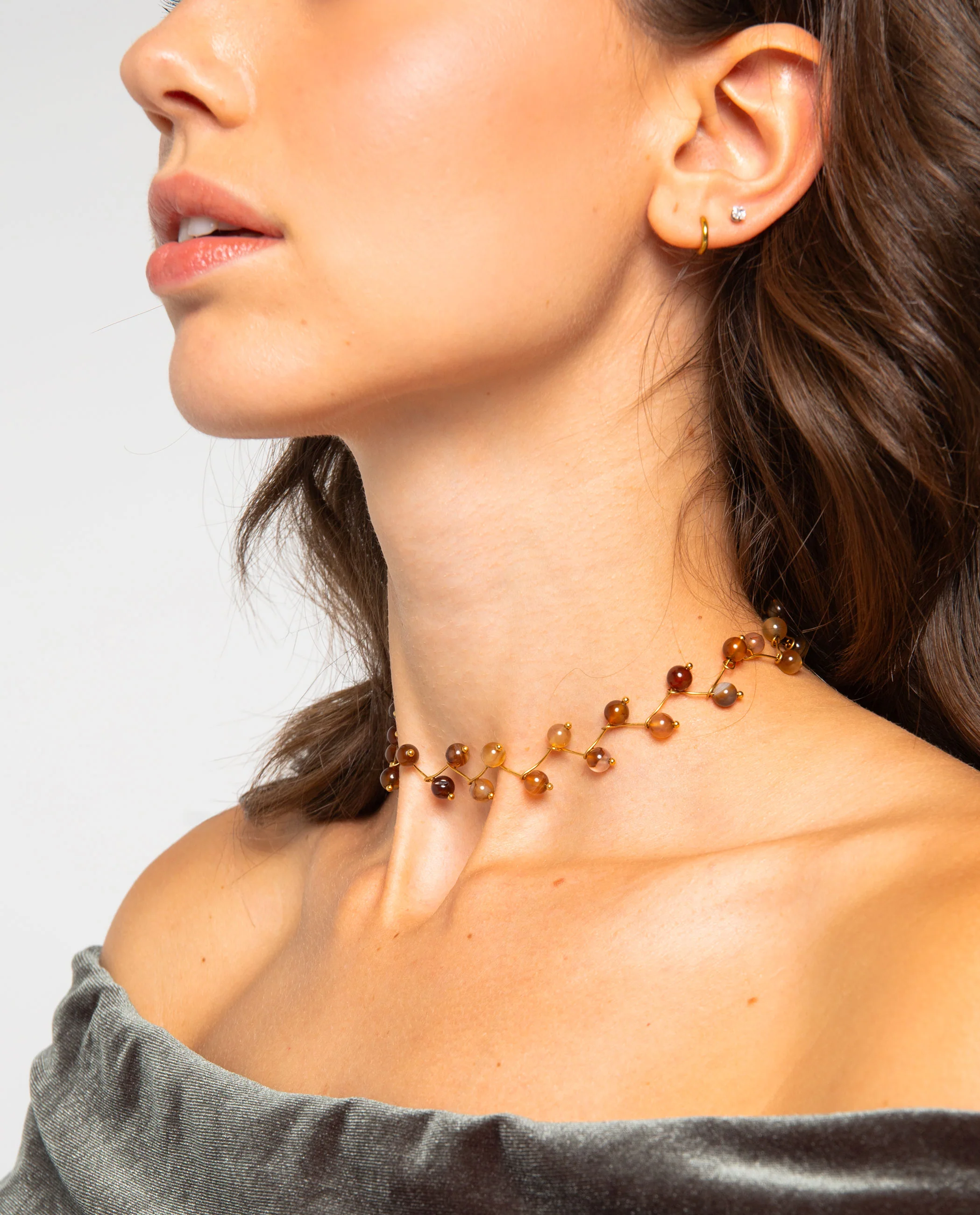 COLLAR ZIGY BROWN · ACERO BAÑO ORO - Image 4